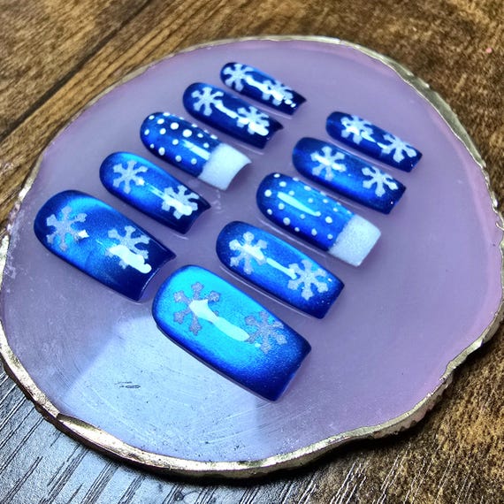 Winter Wonderland Christmas Cat Eye Press On Nails