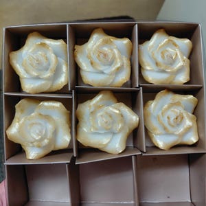 6pc Vintage Rose Floating Candles color white and gold