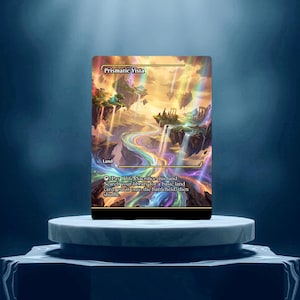 以下が含まれることがあります： Prismatic Vistaと題された長方形のトレーディングカード。浮遊する島々、滝、虹色の川が描かれた鮮やかな風景が特徴です。カードのテキストにはゲームの指示とLandという分類が記載されています。