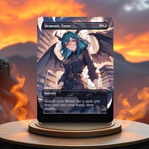 Puede incluir: Una carta de Magic: The Gathering con un borde negro y blanco. La carta se titula "Demonic Tutor" y tiene un coste de 1 mana negro. La carta es un conjuro y dice: "Busca en tu biblioteca una carta, pon esa carta en tu mano y luego baraja."