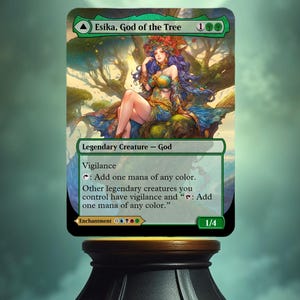 Op de afbeelding: Een groene, witte en gouden Magic: The Gathering kaart met een vrouw met blauw haar en een groene jurk. De kaart heeft de titel "Esika, God van de Boom" en heeft een manakost van 1 groen, 1 groen en 1 groen. De kaart heeft de tekst "Legendarisch Wezen - God" en "Waakzaamheid". De kaart heeft ook de tekst ": Voeg een mana van elke kleur toe. Andere legendarische wezens die je controleert, hebben waakzaamheid en ": Voeg een mana van elke kleur toe.". De kaart is een 1/4 wezen.