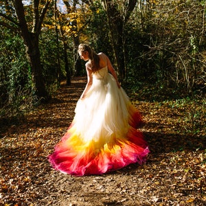 PHOENIX Dip Farbstoff Ombre Hochzeit Kleid Seide und Tüll mit Spitze Detail Herbst Feuer Farben Elfenbein rot Orange gelb UK made to order benutzerdefinierte Größe Bild 1