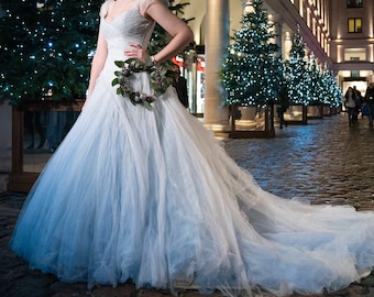 Hellblaue Pailletten-Tüll Brautkleid mit Schleppe, UK Größe 10/12