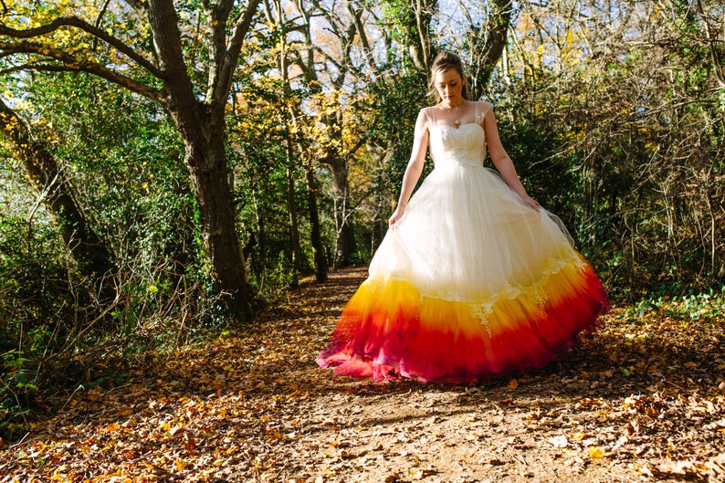 PHOENIX Dip Farbstoff Ombre Hochzeit Kleid Seide und Tüll mit Spitze Detail Herbst Feuer Farben Elfenbein rot Orange gelb UK made to order benutzerdefinierte Größe Bild 2