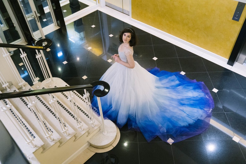 DIPDYE ombre tulle overskirt in custom colours to fit over your wedding dress Blue Pink Purple Red Phoenix Rainbow. Skirt made to order. 画像 2