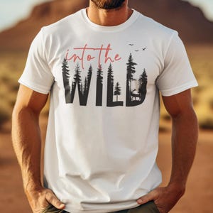 Camiseta gráfica Into The Wild: Camiseta de naturaleza salvaje, regalo para campistas de alces