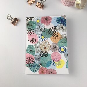 Carte de voeux graphique rose et verte - carte contemporaine colorée - intérieur vierge - voeux d'anniversaire - amusante joyeuse - carte à motif joyeux