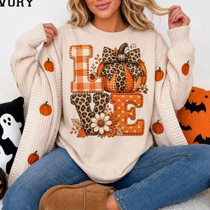 T-Shirt mit Kürbismotiv, Herbstshirt für Damen, Herbstoutfit, Kürbis-Shirt, Herbstshirt mit Patchwork-Optik und kariertem Kürbis-T-Shirt