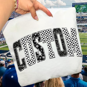 PNG personalizado, letras de estrella de leopardo con tablero de ajedrez retro personalizado, diseño de camiseta para el día del juego con espíritu escolar, PNG de sublimación universitaria