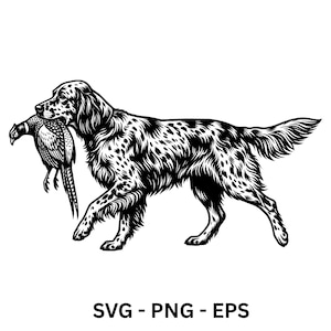 Op de afbeelding: Een zwart-witte grafische illustratie van een gevlekte jachthond die een fazant in zijn bek draagt. De hond is afgebeeld in zijaanzicht met gedetailleerde vachtstructuur en markeringen. Onder de illustratie staat de tekst SVG - PNG - EPS.