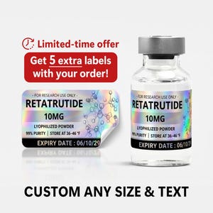 Könnte beinhalten: Eine klare Glasampulle mit silbernem Verschluss und einem holografischen Etikett mit der Aufschrift RETATRUTIDE 10MG, FOR RESEARCH USE ONLY, LYOPHILIZED POWDER, 99% PURITY, STORE AT 36-46 F und EXPIRY DATE: 06/10/29, neben einem passenden Aufkleber.