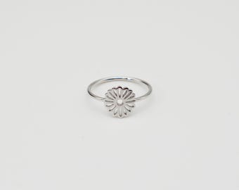 Sterling Silver Daisy Ring, April Birth Flower Ring, Minimalist Daisy Ring, Birth Month Flower Jewelry, Gift for Birthday, Girlfriend, 1024