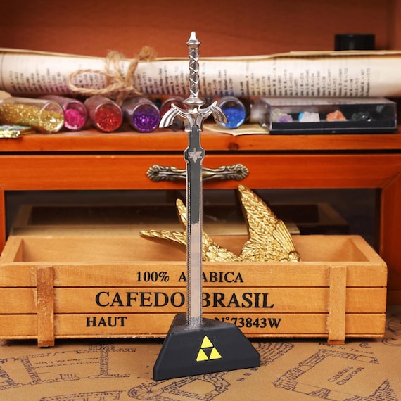Fantasy Hero Sword Letter Opener – Premium Metal Miniature Blade with Emblem Stand, Functional Desk Decor, Gamer Gift