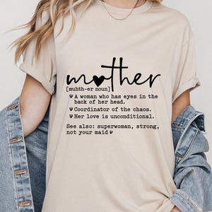 Cute Mother Gift T-shirt, She is Strong Fearless Warm Mom Shirt, Mom Shirt, Gift for Mom Shirt, Mother&#39;s Day Shirt
