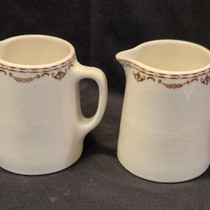 Pair of Duraline Creamer jugs 1950