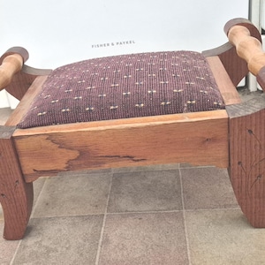 Vintage-Fußschemel aus Stoff und Holz
