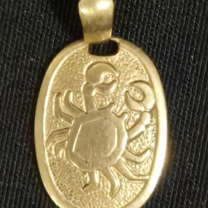 9ct Yellow Gold Zodiac (Cancer) Pendant only