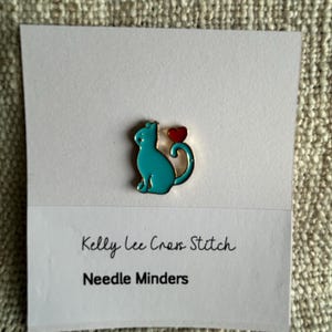 Blue Cat Needle Minder Magnetic Pin