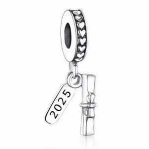 Charm de graduación 2025 en plata de ley 925 apto para pulsera y collar