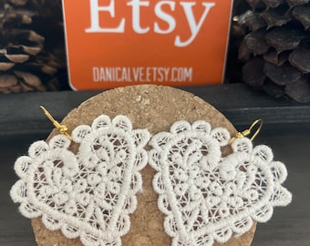 Pendientes de encaje de corazón en color crema - Pendientes - Pendientes boutique - Pendientes ligeros - boda - regalo - San Valentín - encaje