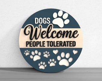 Znak powitalny „Psy tolerowane, ludzie tolerowani” wycinany laserowo w plikach cyfrowych SVG – zabawny znak powitalny dla psów, wycinany laserowo dla Glowforge, xTool, Lightburn