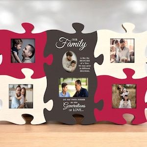 Puede incluir: Un marco de fotos con forma de rompecabezas en burdeos, crema y marrón oscuro. El marco contiene varias fotos familiares y presenta el texto "Our Family" y "Generations of Love".