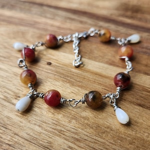 Red and orange mixed bead - beaded metal twist bracelet