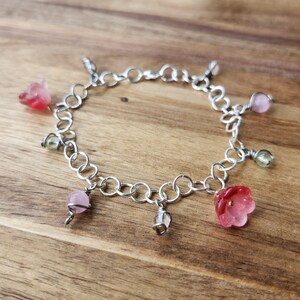 Dark pink flower - beaded chain bracelet