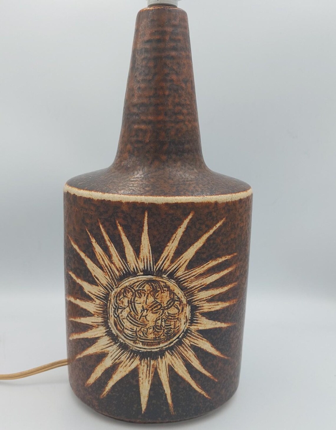 Vintage Soholm Mid Century Modern Sun Series Pottery Denmark Table Lamp 16'', photo 3 sur 5