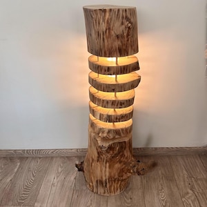 Handcrafted lamp in natural wood – Hand-carved log | Ideal for rustic decor, chalet, cozy home