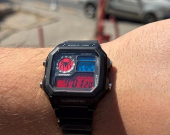 Reloj digital Casio AE1200 personalizado – Edición Spiderman, filtro rojo-azul