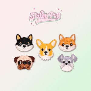 Puede incluir: Seis parches bordados para planchar que representan diferentes razas de perros: un Shiba Inu, un Corgi, un Shiba Inu, un Pug, un Schnauzer y un Golden Retriever. Los parches son todos blancos con contornos negros y están dispuestos en una cuadrícula.