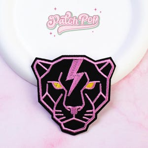 Opstrijkbare Pink Black Lightning Panther-patch - Geborduurde patch panterkop met elektrische bout