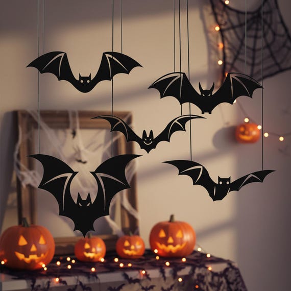Bat Metal Wall Art Set of 5, Halloween In/Outdoor Art, Spooky Bat Hanging Art, Creepy Bat Haunted House Decor, Gothic Home & Garden Decor