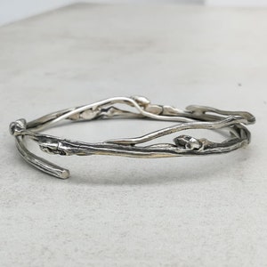 Zilveren twijgarmband Botanische sieraden Bosarmband Op de natuur geïnspireerde sieraden Zilveren twijgarmband Cadeau voor haar