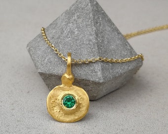 Vintage style gold pendant with tiny green emerald layering necklace, Gold Dainty Necklace, Delicate Pendant, Minimalist Necklace