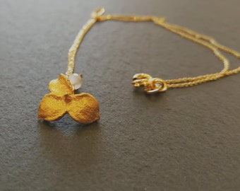 Flower necklace,Flower pendant,Botanical Jewelry,Nature pendant,Gold flower,Botanical pendant, Nature cast jewelry