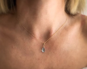 Collier avec pendentif en forme de larme et topaze bleue, collier superposé, pierre de naissance de décembre, collier en or massif, collier minimaliste, cadeau pour elle