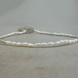 Small white pearls and sterling silver beaded bracelet Everyday bracelet Minimalist jewelry Skinny bracelet, Girlfriend bracelet