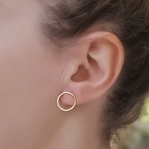 Boucles d'oreilles cercle sur le devant Boucles d'oreilles petit cercle, boucles d'oreilles cercle ouvert, boucles d'oreilles cercle, créoles ouvertes Boucles d'oreilles de tous les jours Cadeau pour elle image 10