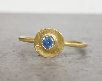 Vintage gold ring with tiny blue topaz Gemstone ring Minimalist ring December birthstone ring Delicate ring Simple gold ring Gift for her