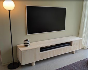 Plan TV Lowboard pour platine vinyle et barre de son. Liste des pièces détachées des coupes et des ferrures de tiroir incluses.
