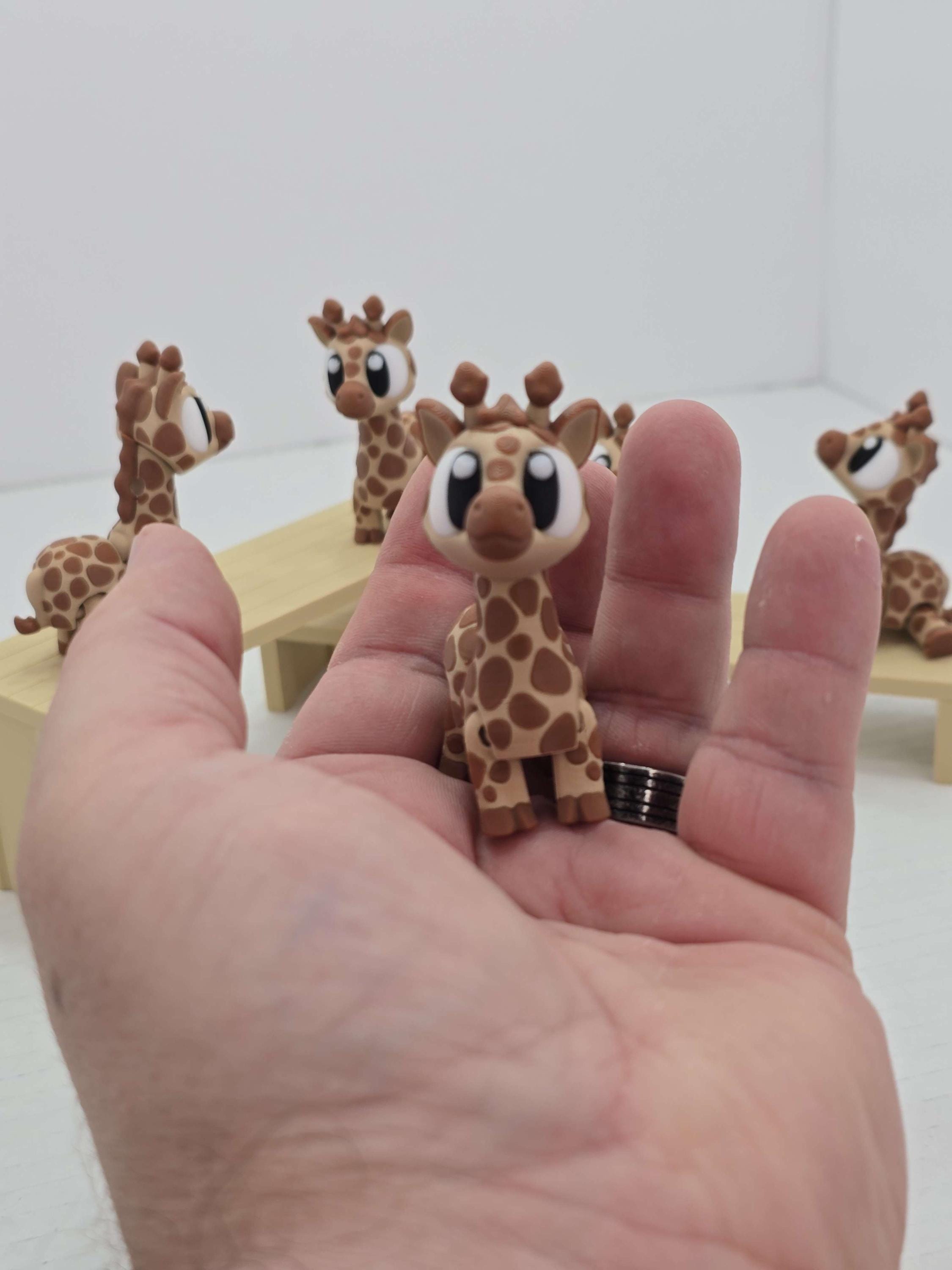 リナ・ボ・バルディ　GIRAFA CAIR ミニチュア Poseable 3D Printed Giraffe: Articulated Fidget Keychain, Jungle