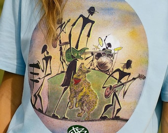 Camiseta unisex de estilo softstyle con diseño de figura de palo y banda de reggae, regalo para amantes de la música, atuendo para festivales, Caliroots Reggaerock Art Cocoa the Tour Dog Tee Shirt