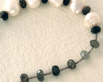 Freshwater Pearl and Labradorite Necklace (no.103)