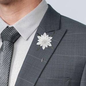 EDELWEISS Lapel Pin for Men, Wedding Boutonniere, Suit Lapel Pin, Kanzashi Inspired Flower, Groom Brooch, Groomsmen Accessory, Fabric Pin
