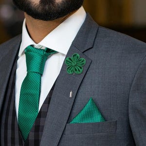 FIVE LUCKY Lapel Pin, Wedding Boutonniere for Groom, Suit Flower Brooch, Kanzashi-Inspired Fabric Pin, Groomsmen Accessory, Handmade Gift