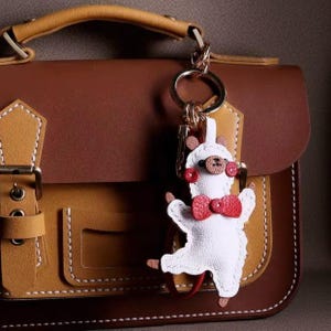 Porte-clés lama en cuir fait main - breloque de sac en alpaga design original, cuir de chèvre, cadeau pour elle, pendentif de sac à main, accessoire animal mignon