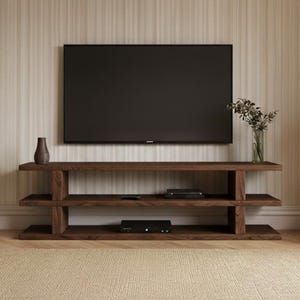 以下が含まれることがあります： 手作りの木製サインで、手書き風の「Welcome」の文字が特徴です。 白く塗装され、かすれた仕上がりで、小さな装飾的なハートが付いています。 屋内または屋外での使用を目的としています。