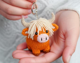 Highland Cow Keychain Crochet Pattern, Cute Amigurumi Cow Bag Charm PDF, Farm Animal Mini Plush Toy Tutorial